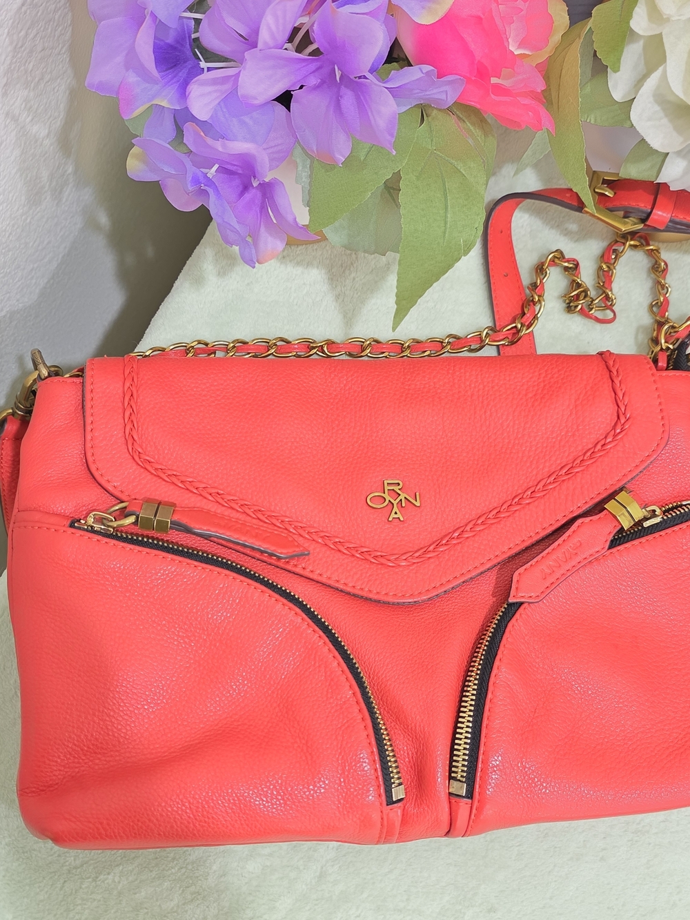 Orange Leather Shoulder Bag with Antique Gold Chain Strap And Crossbody - Picture 4 of 14